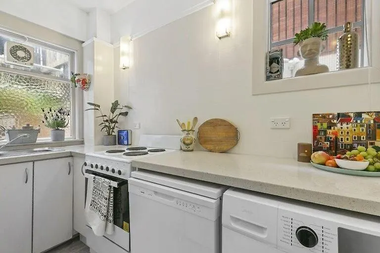 Historical 2 Beds Apartment With Harbour Views In Obay Wellington